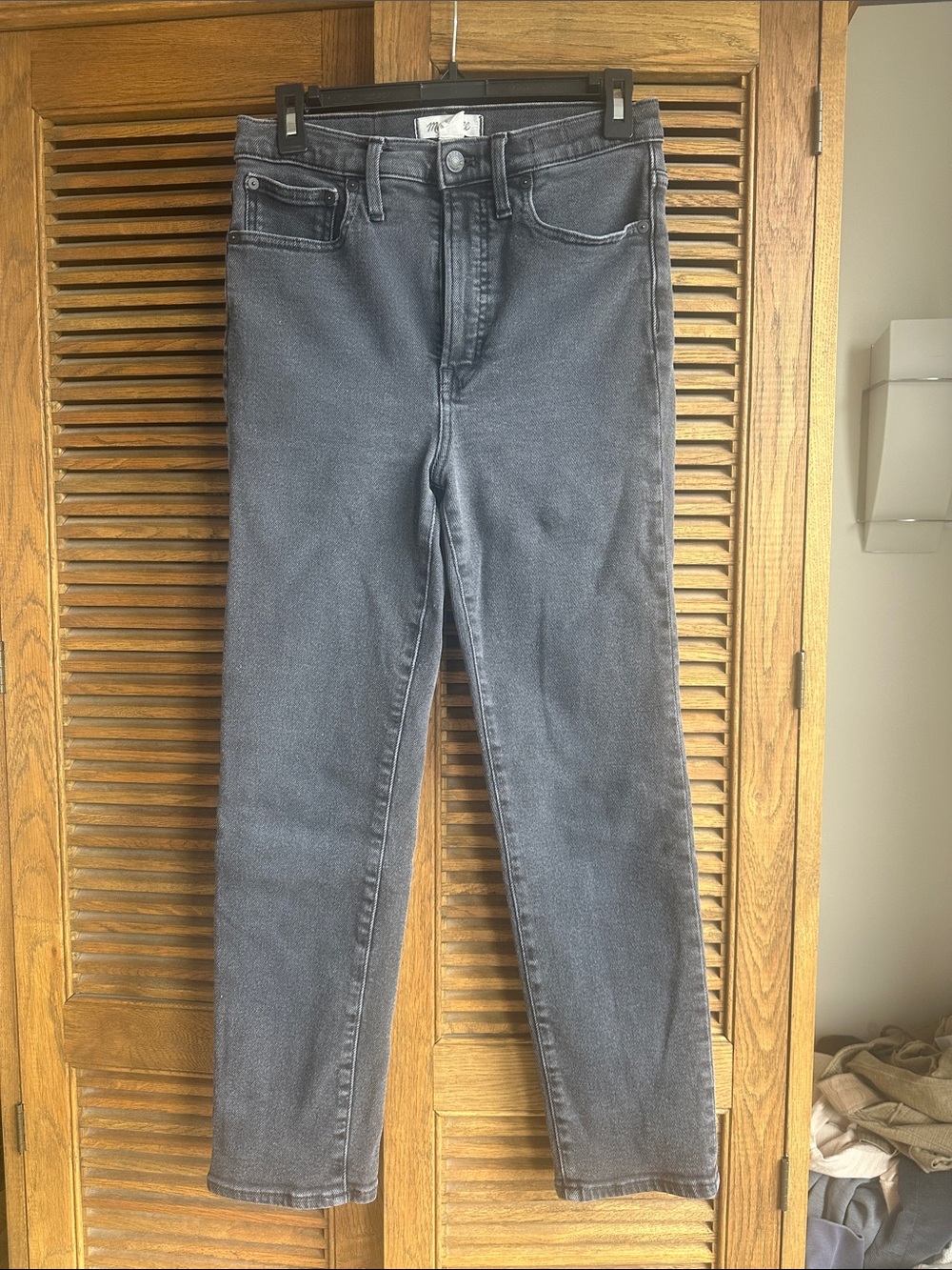 Women's Straight-Leg Jeans in Washed Charcoal